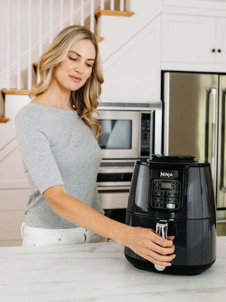 Ninja-Air-Fryer-AF100UK-pull-open