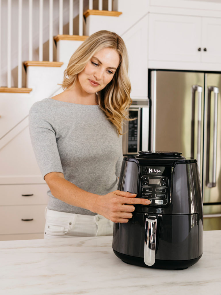 Ninja-Air-Fryer-AF100-press-on-button2