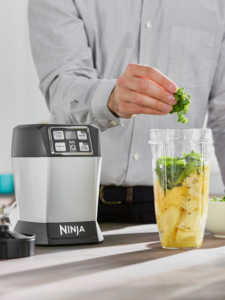 BL480UK-Smoothie-prepare-1200x1600